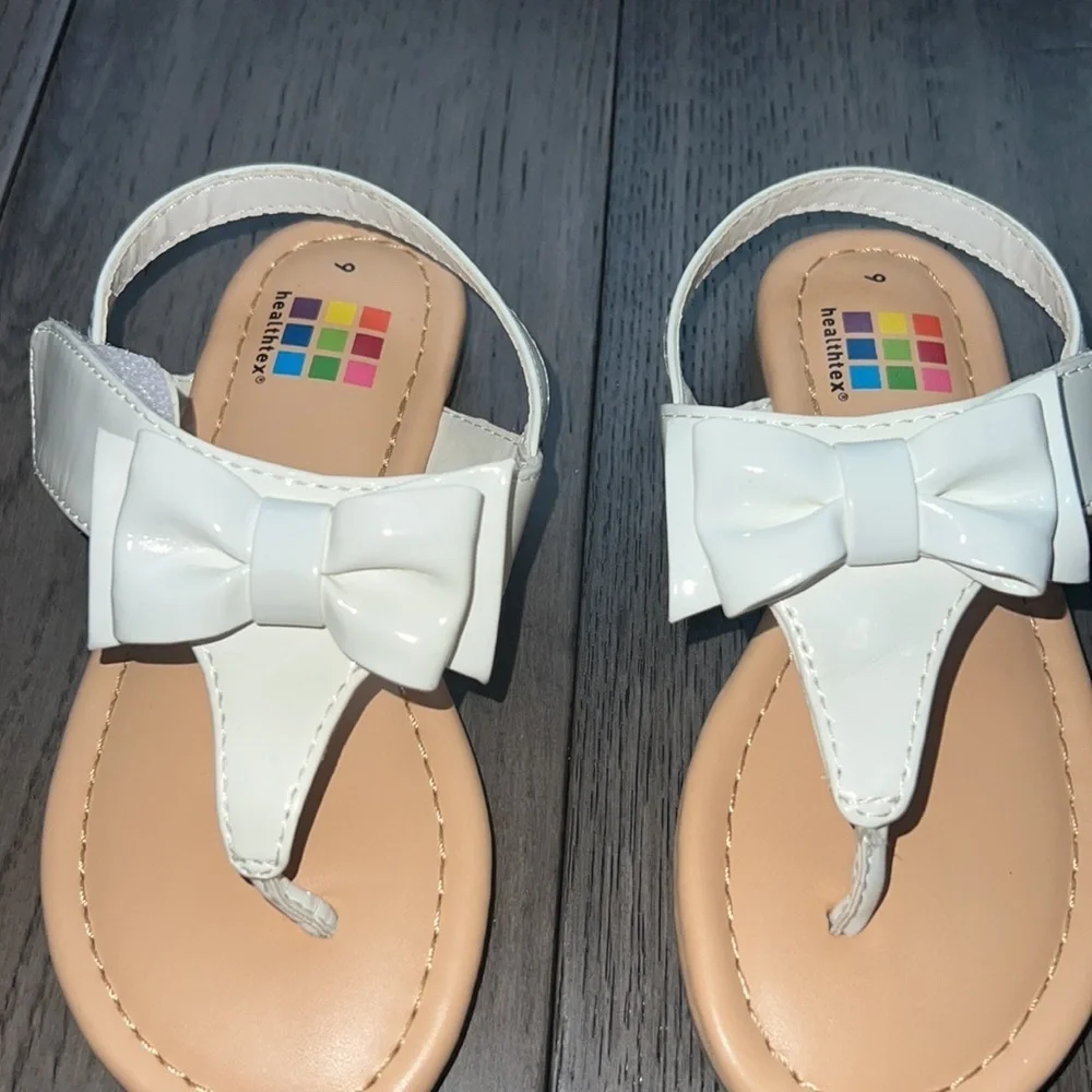 Toddler patent like leather thong bow sandals